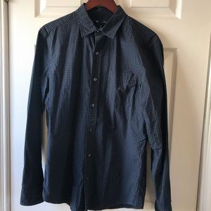 GAP SLIM FIT BUTTON UP! SZ. MEDIUM
